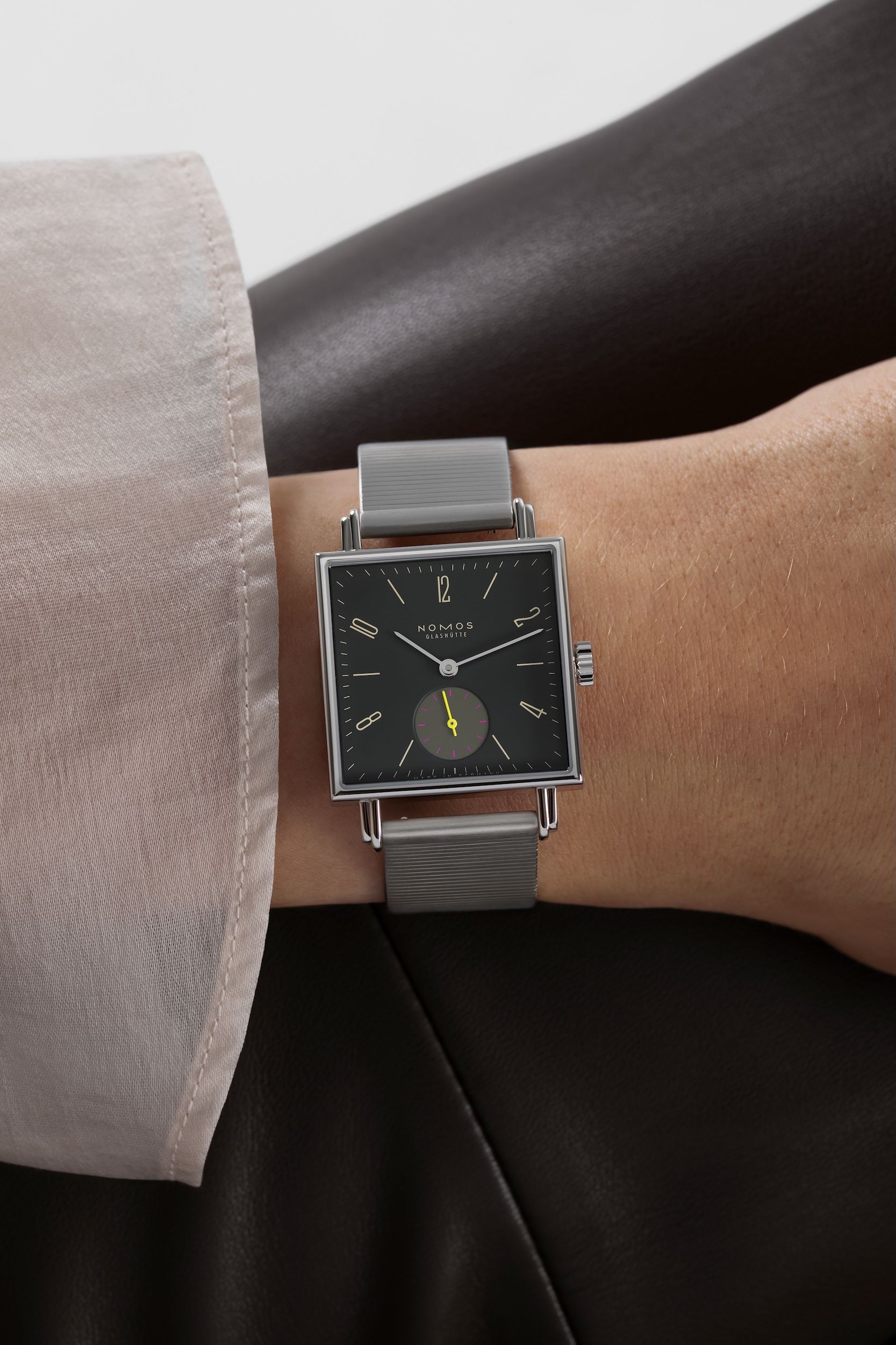 NOMOS テトラ バサルト 着用画像1 NOMOSGLASHÜTTE＋FORTUNE TIME 表参道ヒルズ店