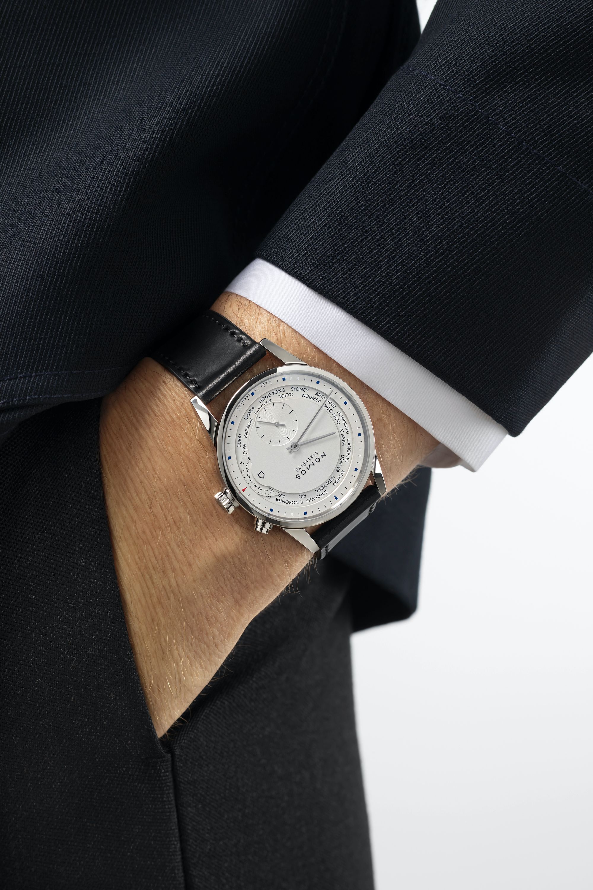NOMOS チューリッヒ ワールドタイマー 着用画像1 NOMOSGLASHÜTTE＋FORTUNE TIME 表参道ヒルズ店