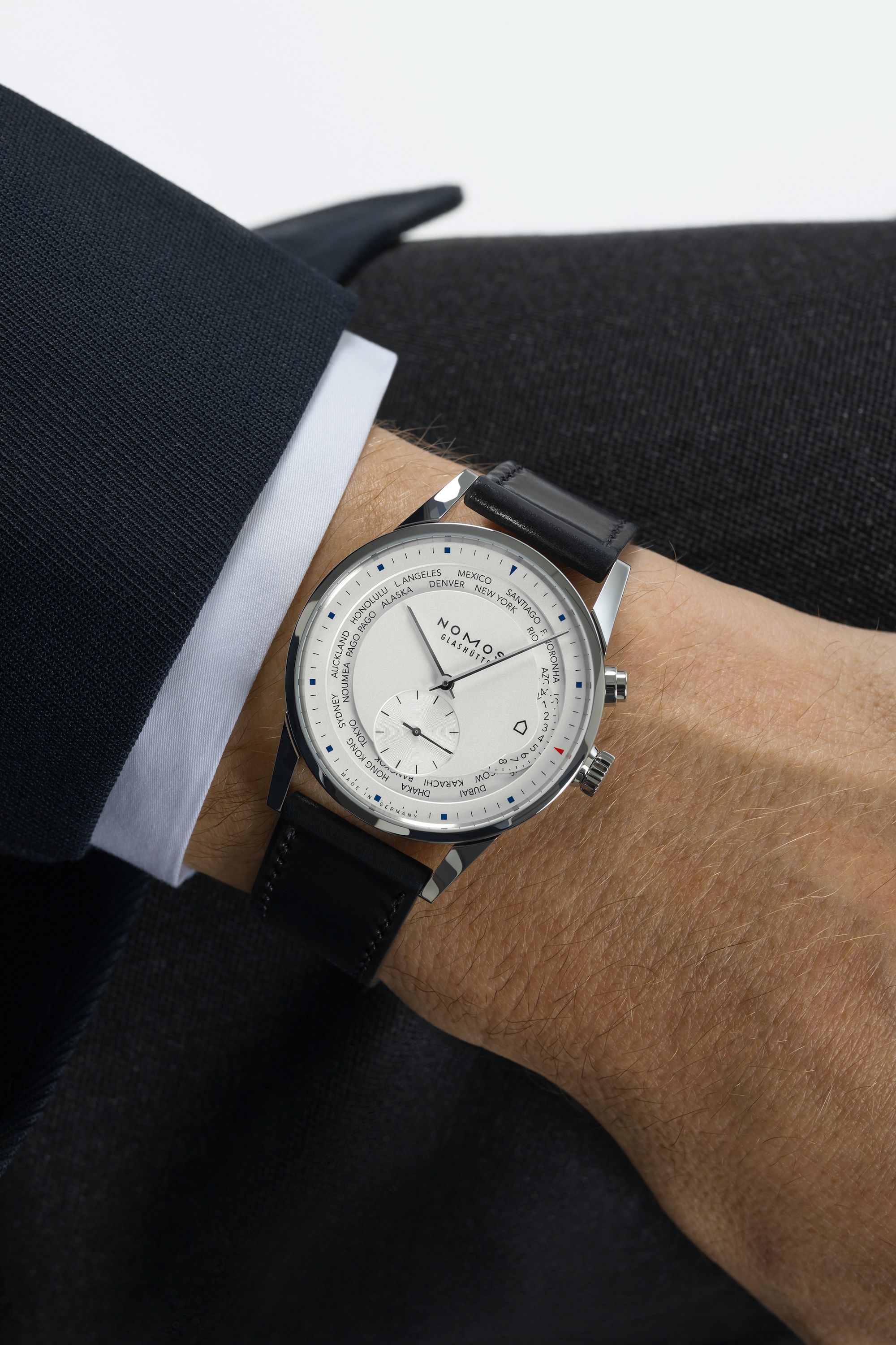 NOMOS チューリッヒ ワールドタイマー 着用画像2 NOMOSGLASHÜTTE＋FORTUNE TIME 表参道ヒルズ店