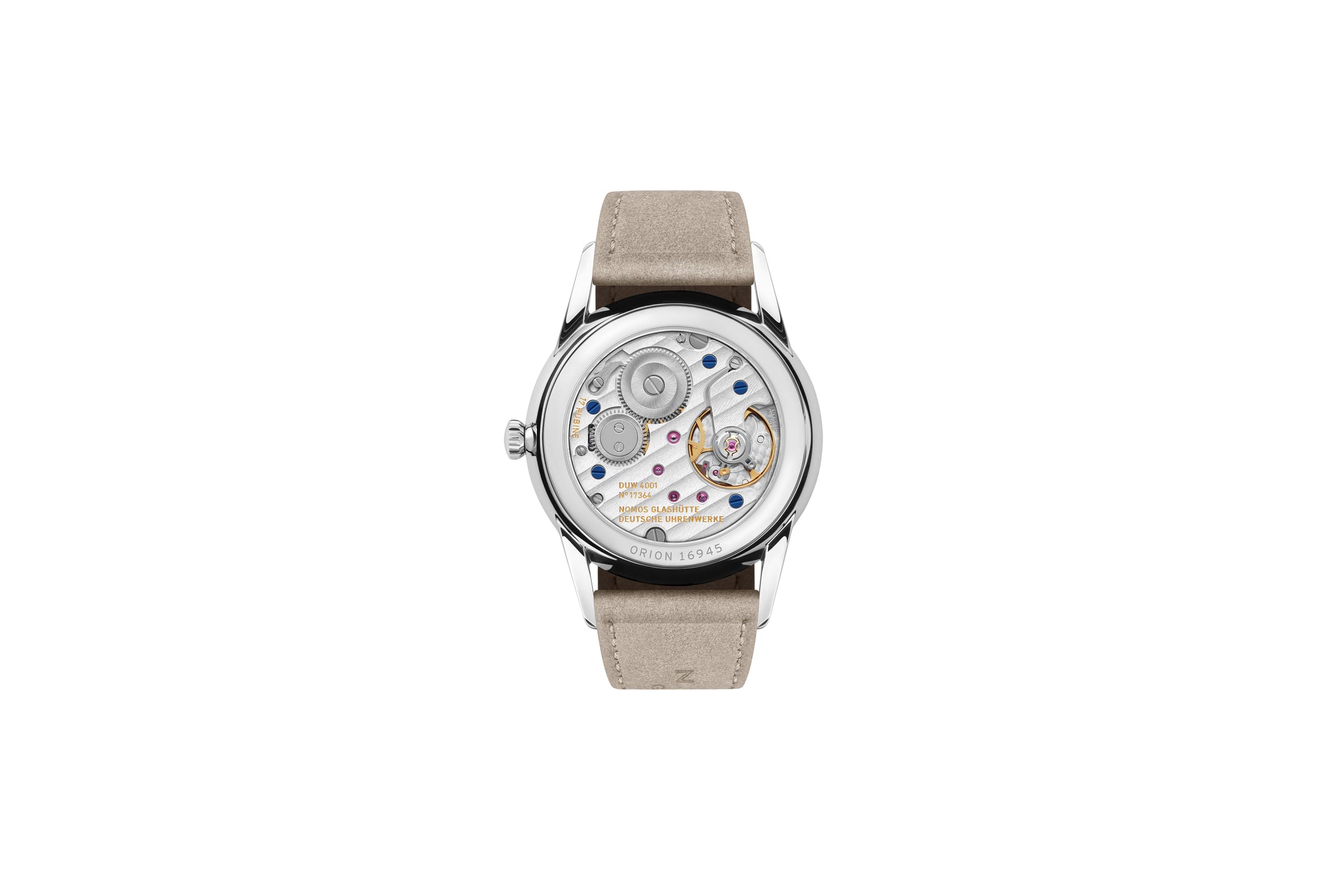NOMOS Glashütte / Orion 33 rose / OR1A3GR233　325 小さいながら誘惑的。 ローズ・カラーでケース径33ミリのオリオン。  やや小ぶりなので、より繊細な腕元を完璧にします。  ほのかに赤らんだ明るいローズカラーダイヤル、ローズゴールドのインデックスと針、明るい色合いのベロアレザーのストラップの組み合わせは、ジュエリーとも完璧に調和し、目も腕元も楽しませてくれます。  手作業で作られる手巻きのアルファ キャリバーは高い精度で評価されています。時計は2日に一度巻き上げれば大丈夫です。