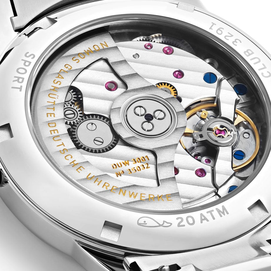 NOMOS Glashütte Club Sport Neomatik 37 Polar NM750―爽やかなブルーダイヤルとスリムケースが魅力。20気圧防水とスーパールミノバ夜光を備えた、夏に映えるドイツ製薄型機械式スポーツウォッチ