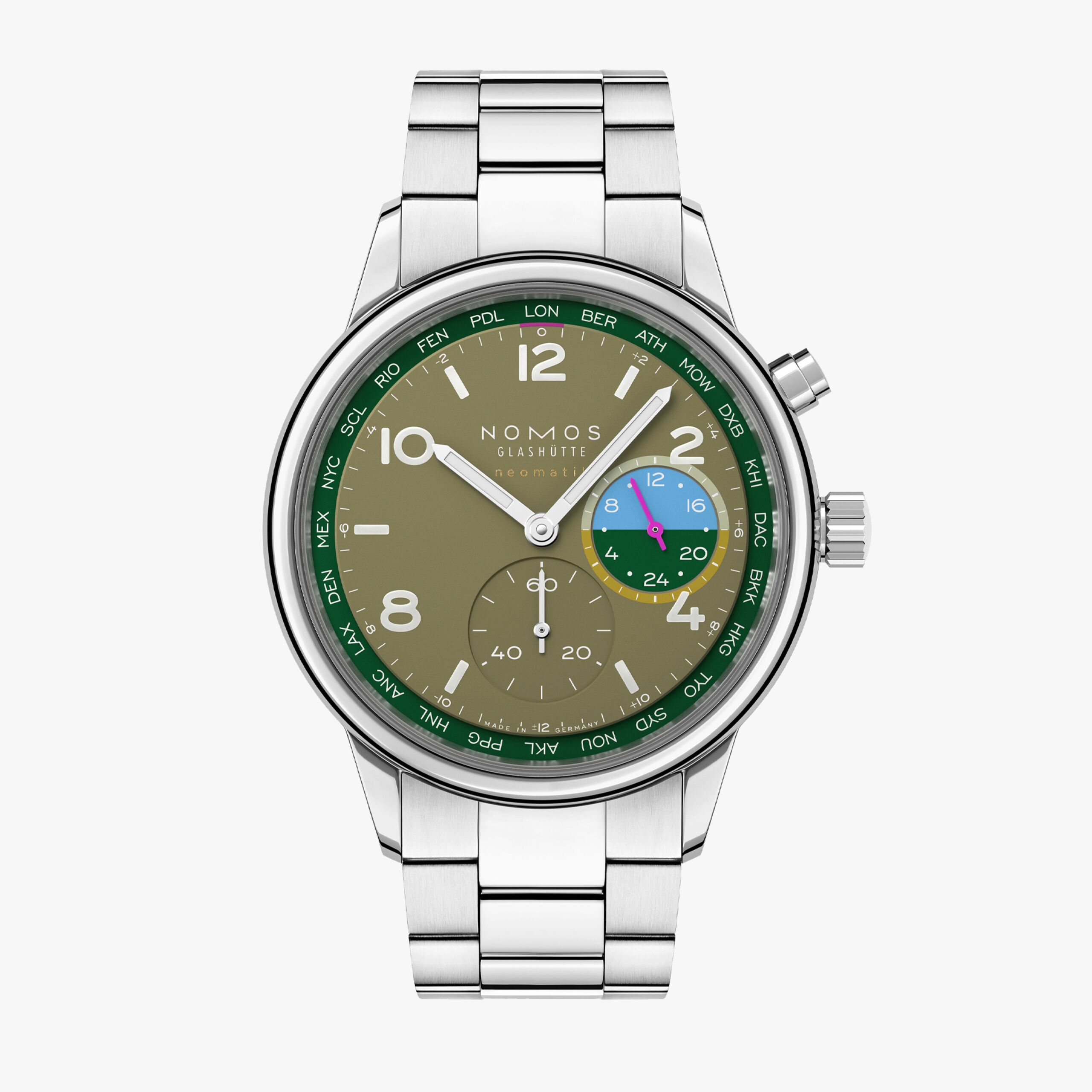 クラブ・スポーツ ネオマティック ワールドタイマー ジャングル 790.S2 NM790.S2 この腕時計の鮮やかな緑は、鬱蒼とした熱帯雨林を思わせます。熱帯地域の大きな葉っぱの豊かなディープグリーン、下生えのオリーブグリーン、新芽の淡い緑の全てがあり、オーキッドピンクとウォーターブルーの細部は、ダイアルにコントラストをもたらしています。自動巻きキャリバーを搭載するこのワールドタイム機能付き腕時計においては、スポーティーさと機能性が均衡しており、一目で24のタイムゾーンを見ることができ、セカンドタイムゾーンの24時間表示も備わっています。ジャングルは175本限定であり、世界との特別な自分だけの繋がりをもたらします。
