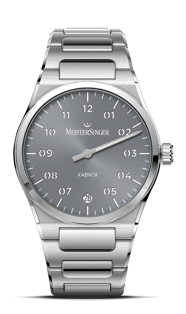 Kaenos - Sunburst Grey KS927 Kaenos（カエノス）は、完全にゼロから開発されました。 「Kaenos」という名前は、ギリシャ語の「kainos（カイノス）」に由来し、「新しい」「新鮮な」という意味を持ち、また地球の歴史における再生の時代である「新生代（Cenozoic era）」を指しています。この名前は、MeisterSinger（マイスタージンガー）にとって新たなスタートを意味し、さらなるエキサイティングな進化を象徴するモデルにふさわしいものです。 この新しい製品ファミリーは2つのラインに分かれています。 一つは、6時位置にラージデイトを備えた「Kaenos」。 もう一つは、12時位置の下にオープンデイトディスクを配し、日付を読むことができる「Kaenos Open Date」です。 また、Kaenosはその優れたデザインが評価され、2025年にiFデザインアワードとレッドドットデザインアワードをW受賞しました。