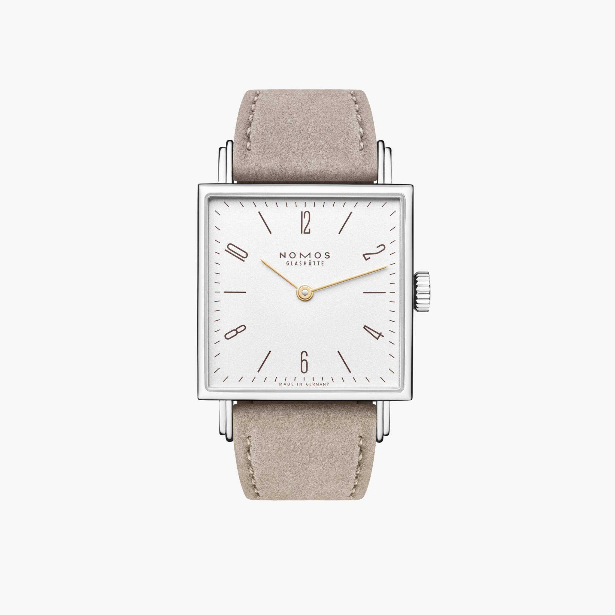 テトラ 27 duo NM405 デュオ。この秒針のないエレガントなモデルは、直径33mm。こちらのテトラ27デュオの場合は、一辺の長さが27mmです。より細い手首に美しくフィット。秒針なしの高精度な腕時計です。