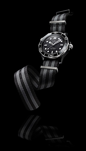 オメガ(OMEGA) ブラックセラミックとチタンの新たな組み合わせ