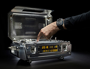 URWERK(ウルベルク) SIHH 2019新作 世界初に光を当てる「AMC プロジェクト」