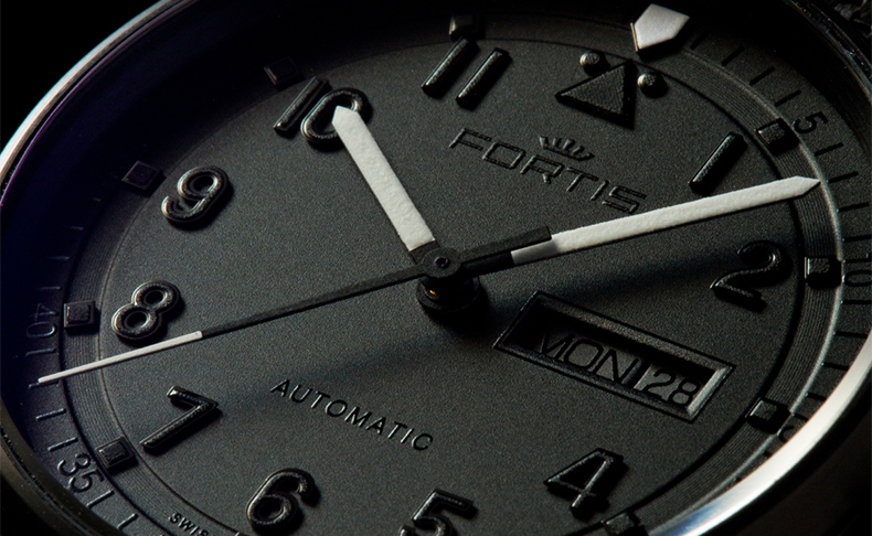フォルティス(FORTIS) 真っ黒なモデル再び！ オールブラック仕様の限定モデルが12年振りに新型ケースで復活 |  ブランド腕時計の正規販売店紹介サイトGressive/グレッシブ