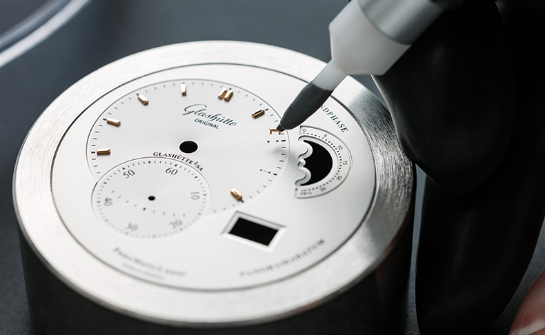 GLASHÜTTE ORIGINAL(グラスヒュッテ・オリジナル) 正真正銘の芸術品。グラスヒュッテ・オリジナルが新たなダイアルマニュファクトリーをオープン