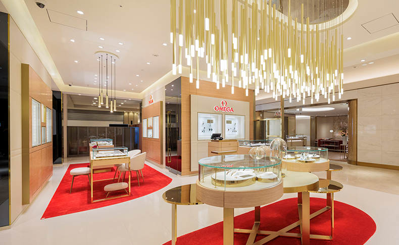 OMEGA(オメガ) 「オメガブティック阪急うめだ本店」、2026年3月20日(金)リニューアルオープン。新デザイン要素を取り入れ、“ムーンラウンジ”も新設しより上質に。歌舞伎俳優、片岡千之助さんがプレオープンに登場