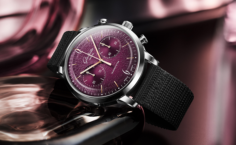 GLASHÜTTE ORIGINAL(グラスヒュッテ・オリジナル) 2026新作 きらめくパープルの文字盤が時を刻む。グラスヒュッテ・オリジナル「シックスティーズ・クロノグラフ・アニュアルエディション」