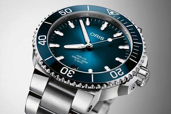 ORIS(オリス) 2021新作 小ぶりな41.5mm径にキャリバー400を搭載した、オリス「アクイスデイト キャリバー400 41.5mm」