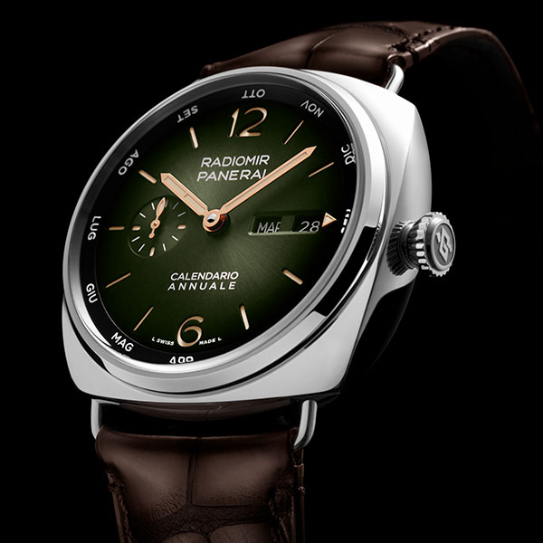 PANERAI(パネライ) 2024新作 サンブラッシュ仕上げのグリーンダイヤルの複雑機構。パネライ「ラジオミール アニュアルカレンダー プラチナテック™」