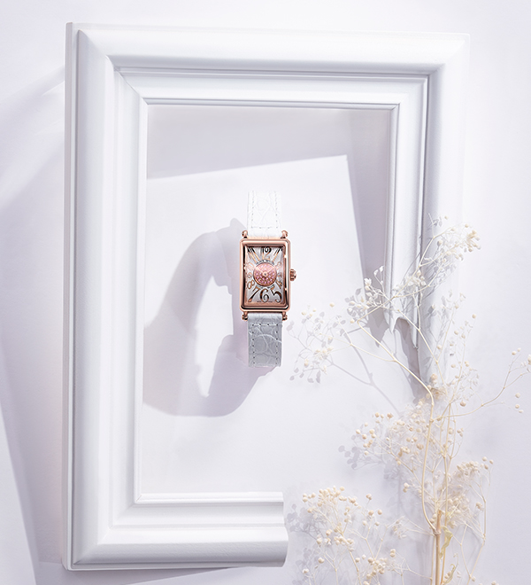 FRANCK MULLER(フランク ミュラー) 2021新作 コンビネーションカラーが華やかさを際立たせる。フランク ミュラー「ロングアイランド プティ パスティーユ」