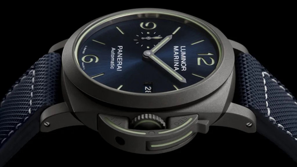 PANERAI(パネライ) 2020新作 暗闇で際立つ存在感。パネライが開発した発光物質の伝説を祝す「ルミノール マリーナ - 44mm」