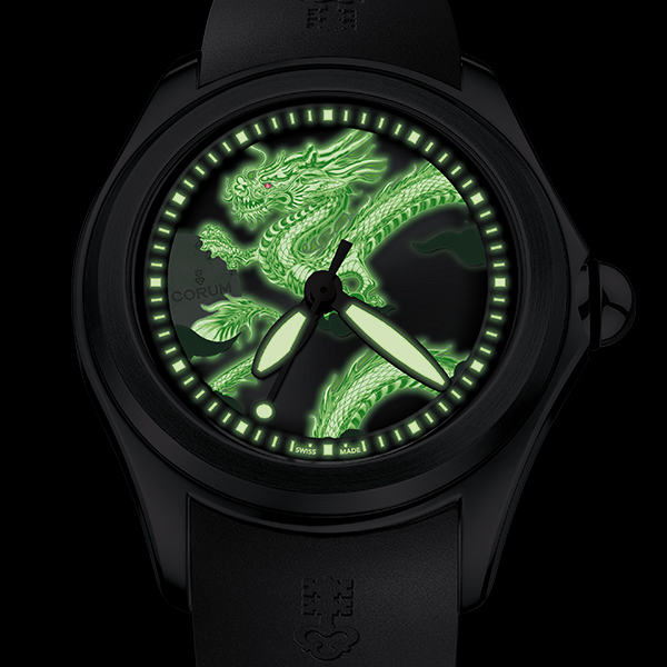CORUM(コルム) 2026新作 夜に光を纏い覚醒するドラゴン ― ドーム型風防が描き出す幻想的なドラゴンウォッチ。コルム「バブル 47 ドラゴン オートマティック」