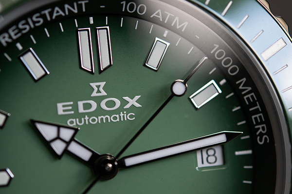 EDOX(エドックス) 2022新作 1,000m防水を備えるプロフェッショナル仕様のダイバーズウォッチ、エドックス「スカイダイバー ネプチュニアン オートマティック」の新色が登場。オリジナルグッズプレゼントキャンペーンも同時開催