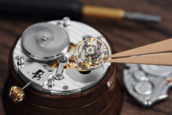 GLASHÜTTE ORIGINAL(グラスヒュッテ・オリジナル) 2020新作 グラスヒュッテの時計製造技術を育成した天才へのオマージュ。グラスヒュッテ・オリジナル「アルフレッド・ヘルヴィグ トゥールビヨン 1920 - リミテッド・エディション」