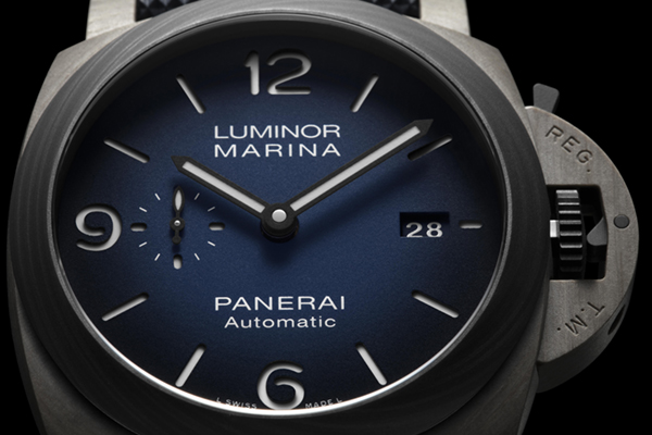 PANERAI(パネライ) 2020新作 玄武岩の繊維、バサルトファイバー由来の新しいハイテク複合素材を用いた革新的なルミノール マリーナ。パネライ「ルミノール マリーナ フィブラテック™ - 44mm」