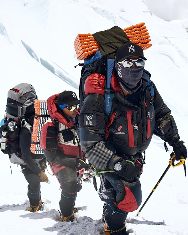 MONTBLANC(モンブラン) 登山家ニルマル・プルジャが、「モンブラン 1858 ジオスフェール クロノグラフ ゼロ オキシジェン」を着用して、エベレストの登頂に成功