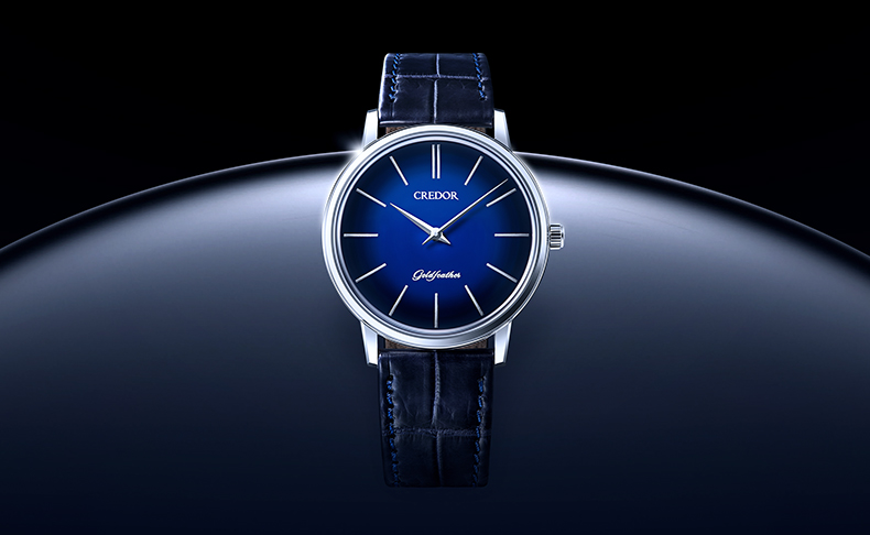 2026新作 漆芸の新たな可能性を探求した薄型メカニカル限定モデルが登場。幾重もの漆の層が織りなす、奥深い青のグラデーションダイヤル。クレドール「ゴールドフェザー 漆芸ダイヤル 限定モデル」
