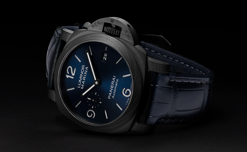 2021新作 パネライ「ルミノール マリーナ カーボテック ブルーノッテ」に深い海へと誘われて