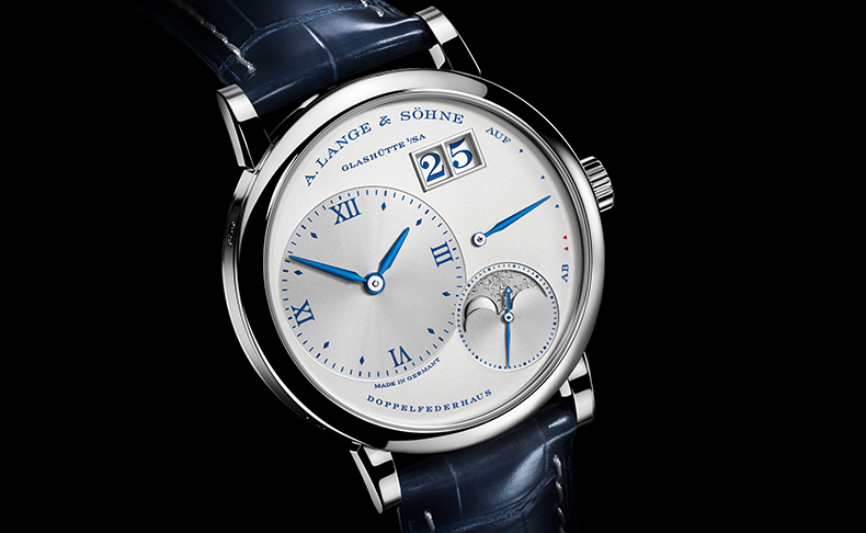 ひと回り小さなダイヤルに壮大な月のロマンを。「リトル・ランゲ1・ムーンフェイズ “25thアニバーサリー”」