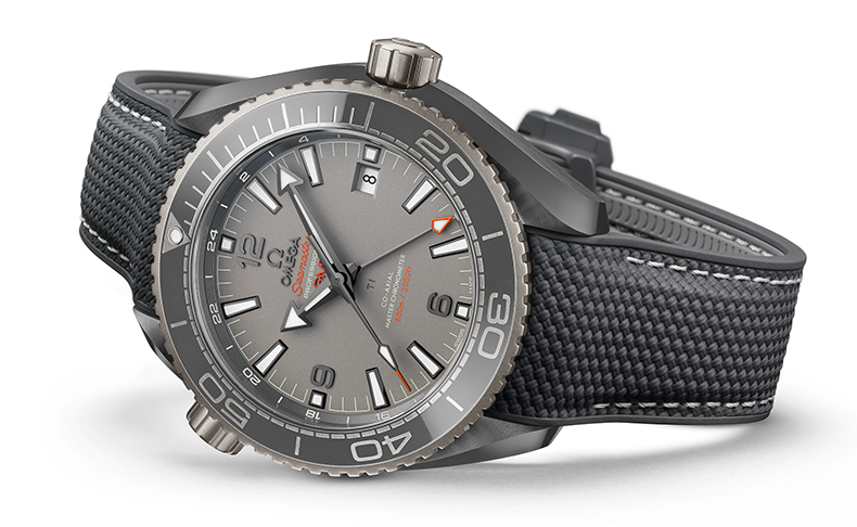 2023新作 軽く、そして強く。最先端のセラミックで作られた、オメガ「シーマスター プラネットオーシャン ダークグレー」