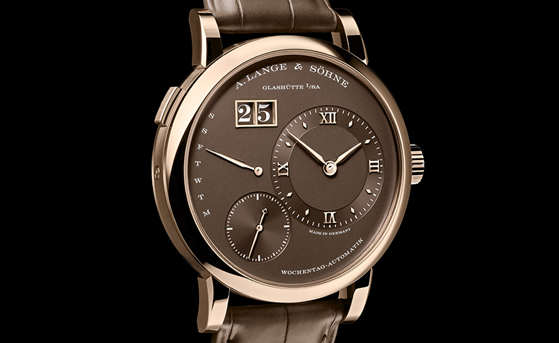 2025新作 ハニーゴールドを纏ったランゲのクラシックな自動巻きモデル。A.ランゲ＆ゾーネ「ランゲ1・デイマティック ハニーゴールド」