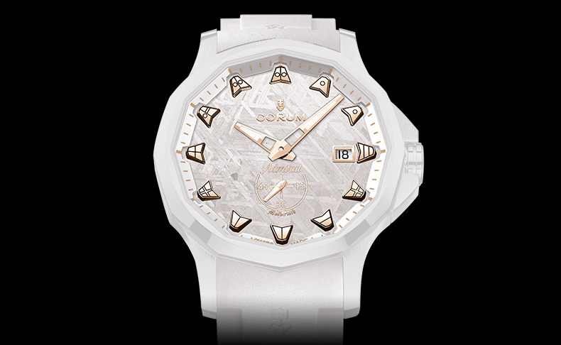 2026新作 ホワイトトーンで描く、セラミックと隕石にゴールドの意匠を重ねた、アバンギャルドな表情。コルム「アドミラル 42 オートマティック」