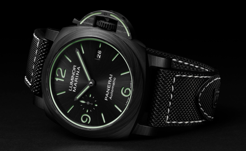 2020新作 パネライの象徴的な発光物質「ルミノール」の発明70年を祝って「ルミノール マリーナ カーボテック™ - 44mm」が登場
