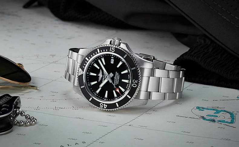2021新作 全てバーインデックスに統一した精悍な日本限定モデルが初登場。ブライトリング「ス―パーオーシャン オートマチック 42」