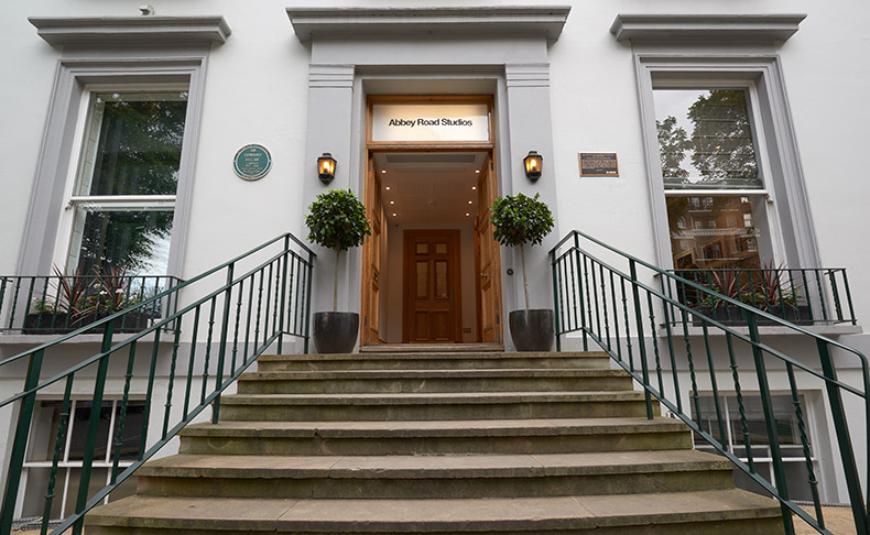 ヴァシュロン・コンスタンタンとアビーロード・スタジオ 波長の合う仲間 