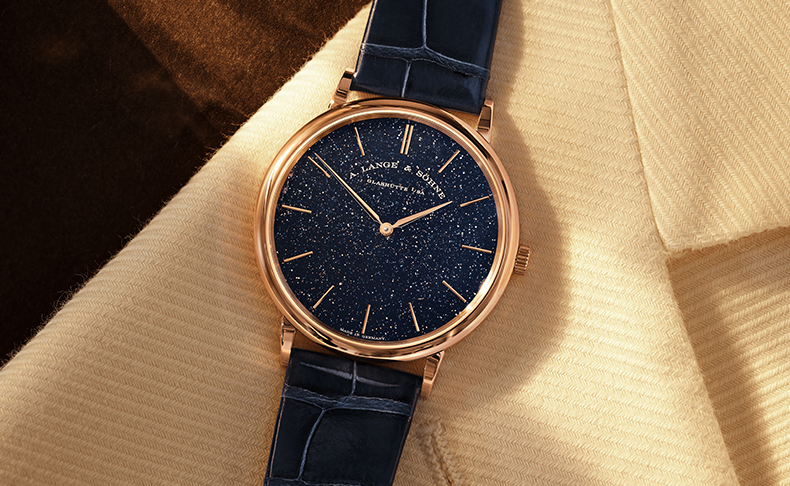 2021新作 ピンクゴールドとブルーのエレガンス。A.ランゲ&ゾーネ「サクソニア・フラッハ」