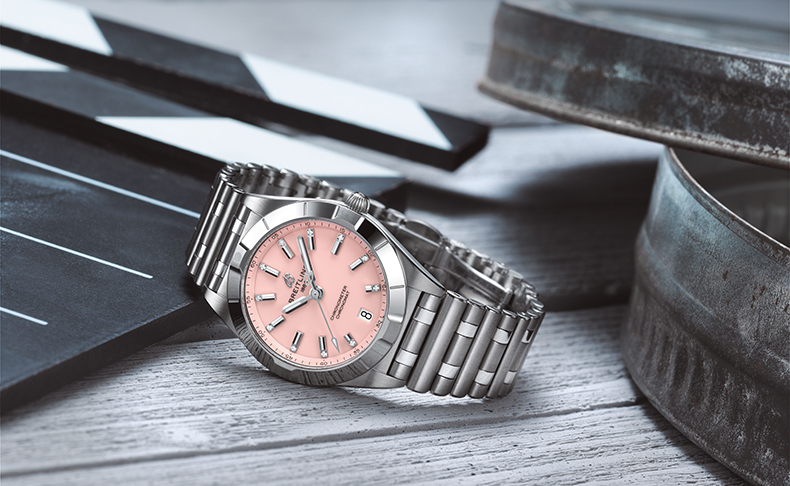 2021新作 ブライトリングの女性向け代表モデル「クロノマット 32」に新色ピンク、グリーンが追加