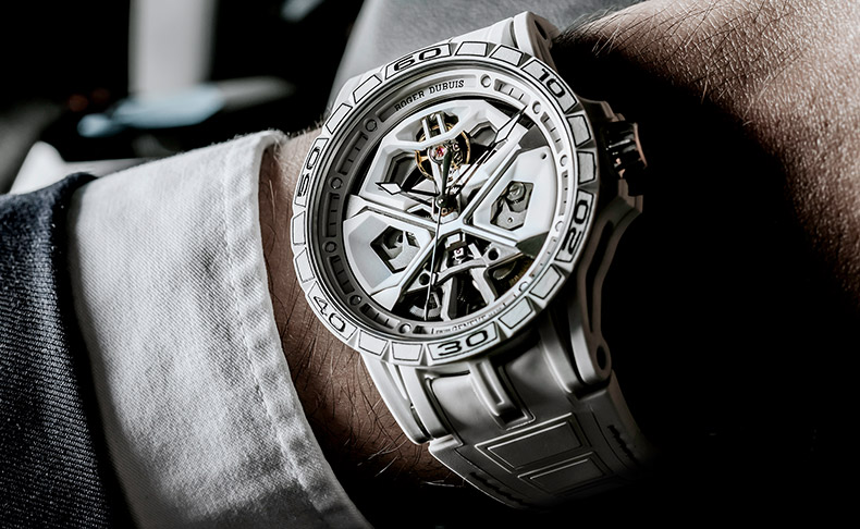 2021新作 アドレナリンがイノベーションと出会うとき。ロジェ・デュブイ「エクスカリバー スパイダー ウラカン フロスティ ホワイト」