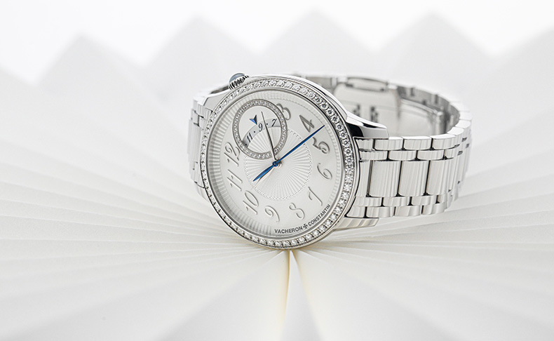 2020新作 プリーツ模様で装飾された女性のためのモデル。ヴァシュロン・コンスタンタン「エジェリー・オートマティック」