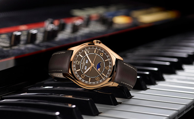 2020新作 セピアブラウントーン・ダイヤルによって一段と強調されたレトロ・コンテンポラリースタイル。ヴァシュロン・コンスタンタン「フィフティーシックス」