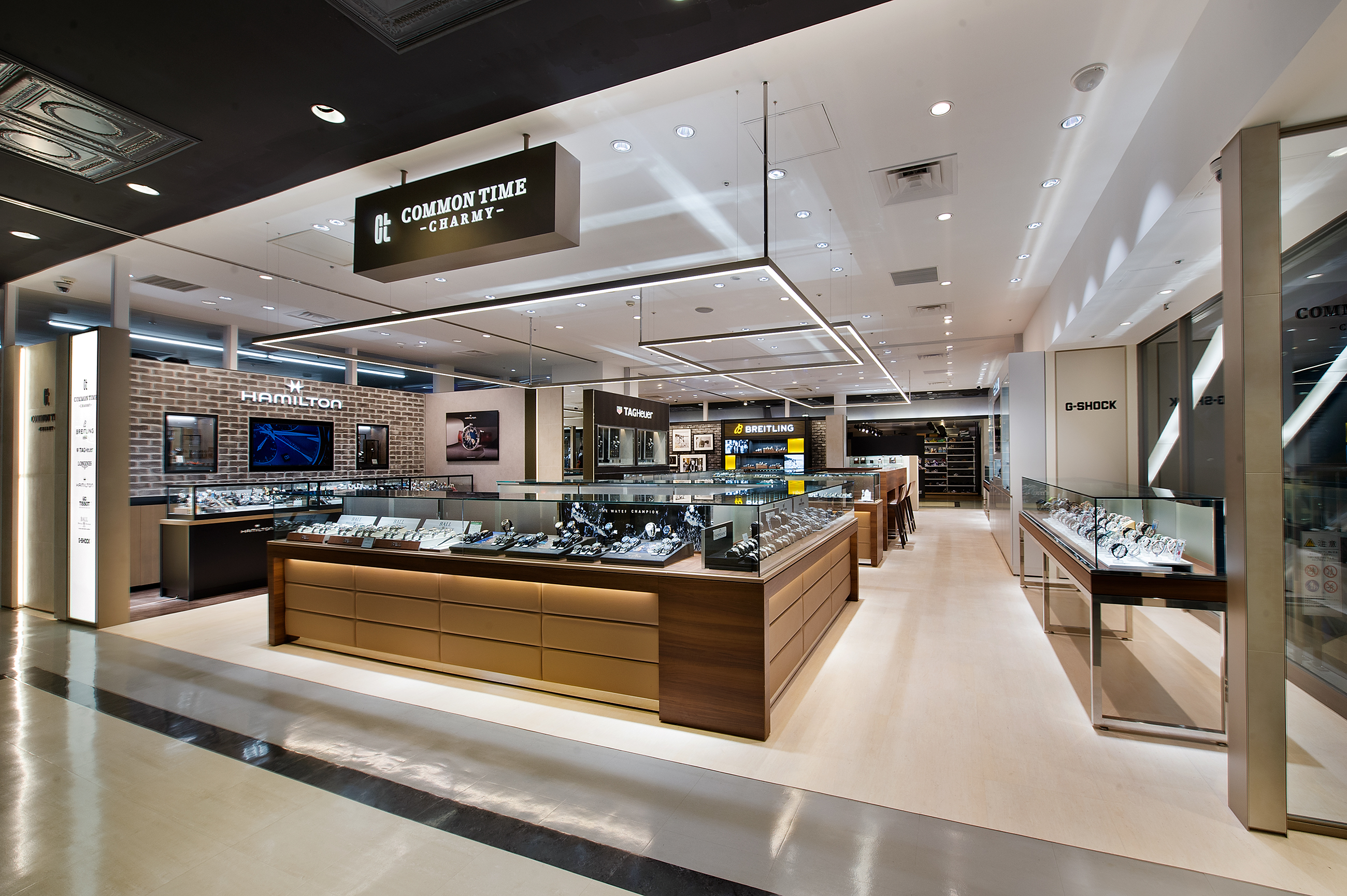 COMMON TIME 横浜VIVRE店 | ブランド腕時計の正規販売店紹介サイト