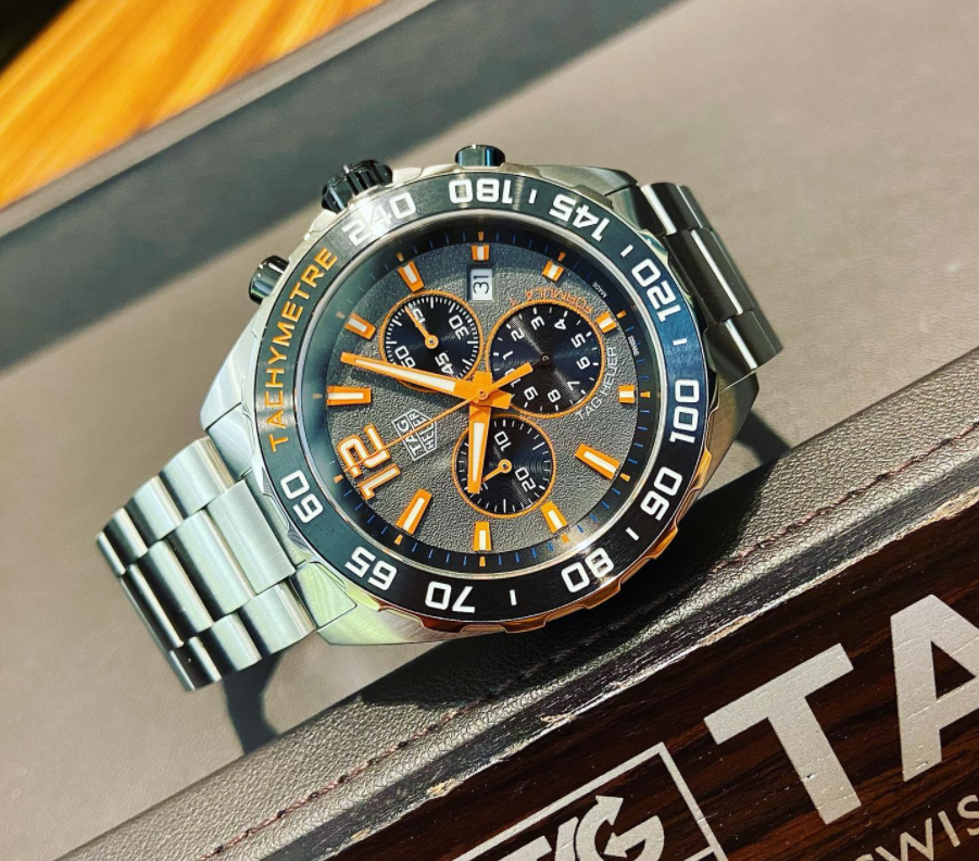 (タグ・ホイヤー)
