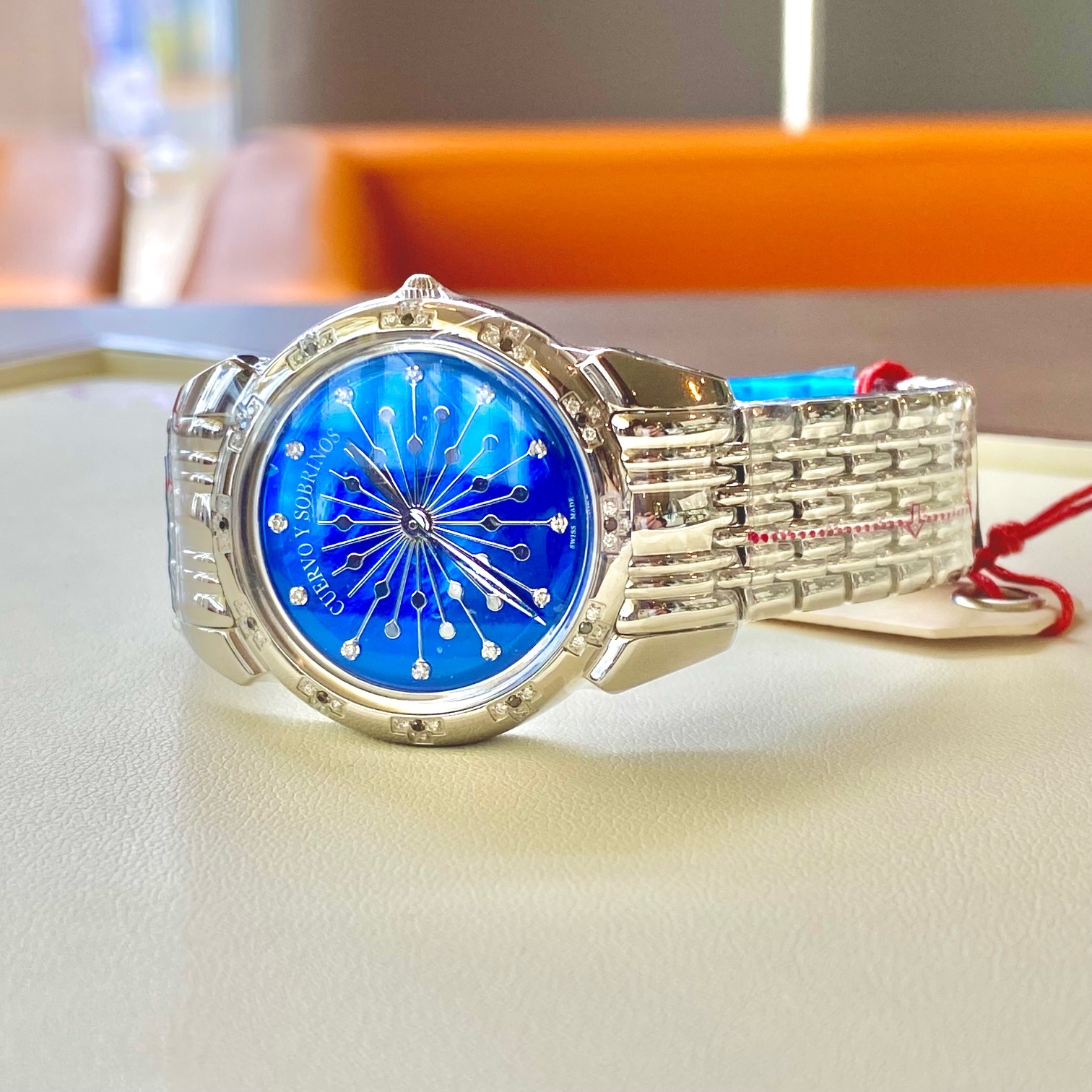 (クエルボ・イ・ソブリノス)
