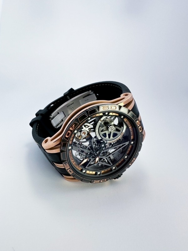 ROGER DUBUIS(ロジェ・デュブイ)
