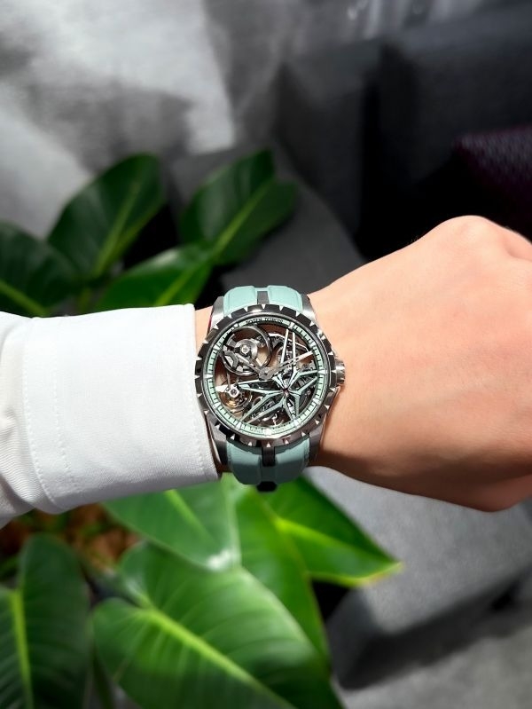 ROGER DUBUIS(ロジェ・デュブイ)
