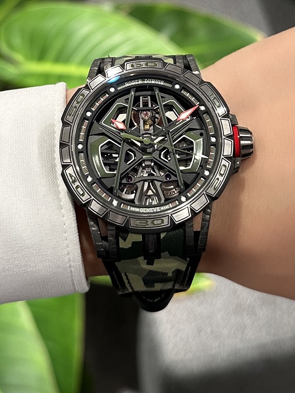 ROGER DUBUIS(ロジェ・デュブイ)
