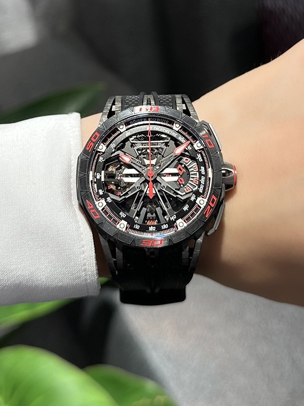 ROGER DUBUIS(ロジェ・デュブイ)

