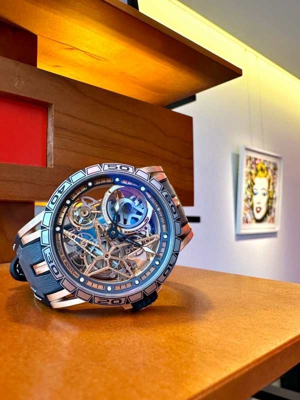 ROGER DUBUIS(ロジェ・デュブイ)
