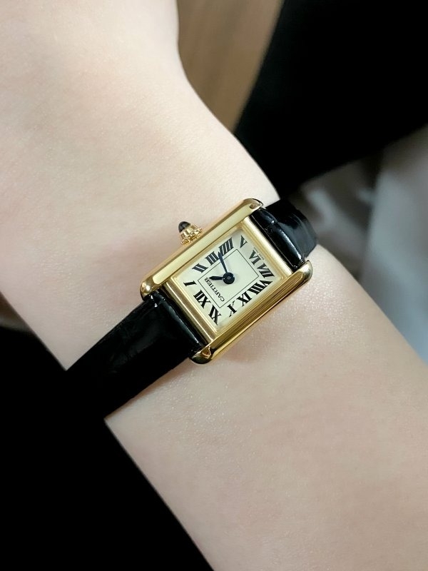Cartier カルティエ　サントス カルティエの名作「サントス」に最小サイズのスモールモデルが登場