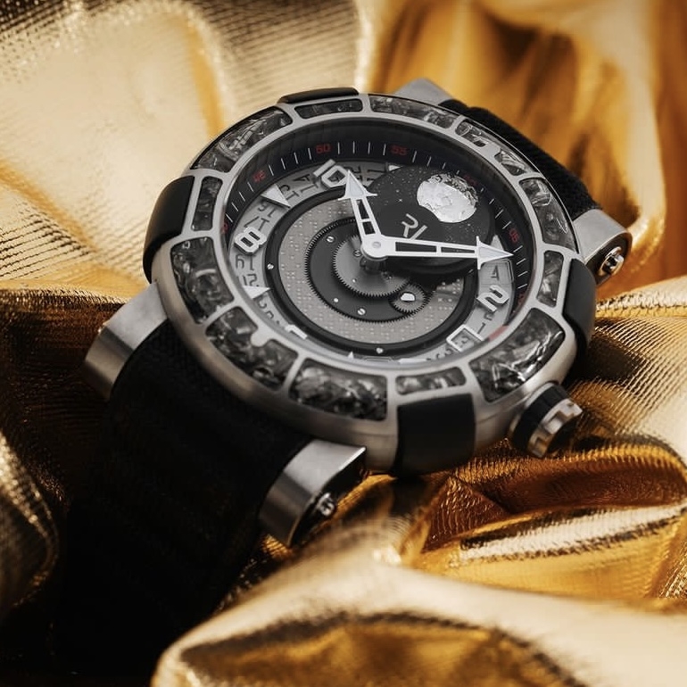 (アールジェイ)
