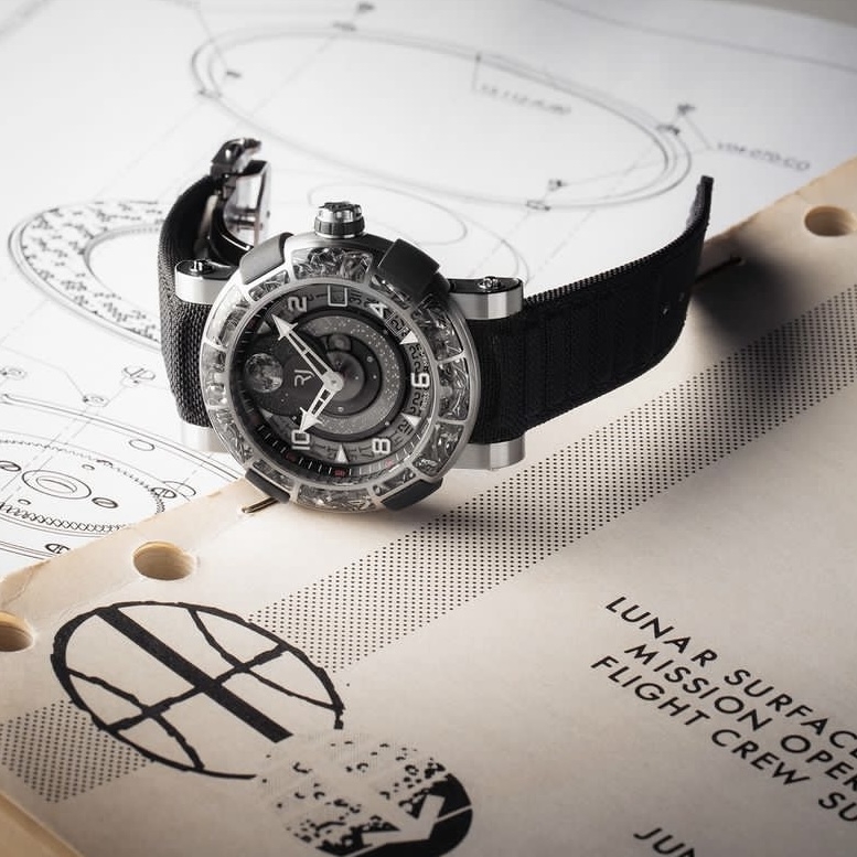 (アールジェイ)
