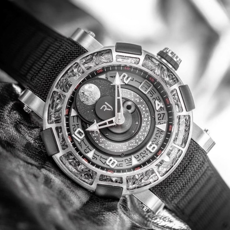 (アールジェイ)
