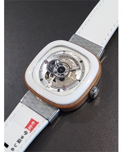 SEVENFRIDAY(セブンフライデー)
